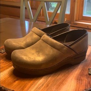 Metallic Tan Dansko clogs